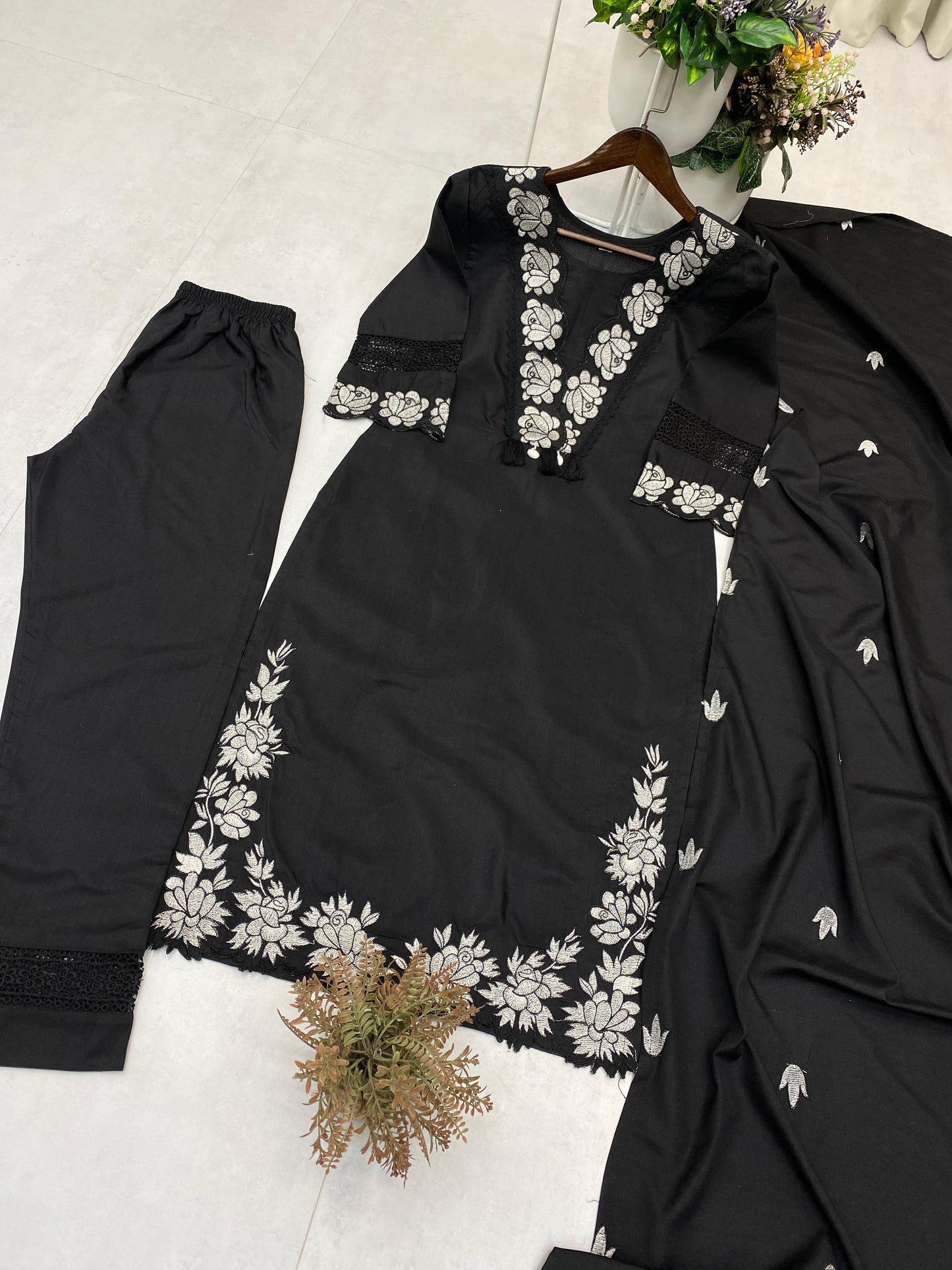 DESIGNER WEAR EXCLUSIVE AND COMFORTABLE SUIT IN REYON SLUB COTTON FABRIC TOP PANT WITH DUPATTA PAIR