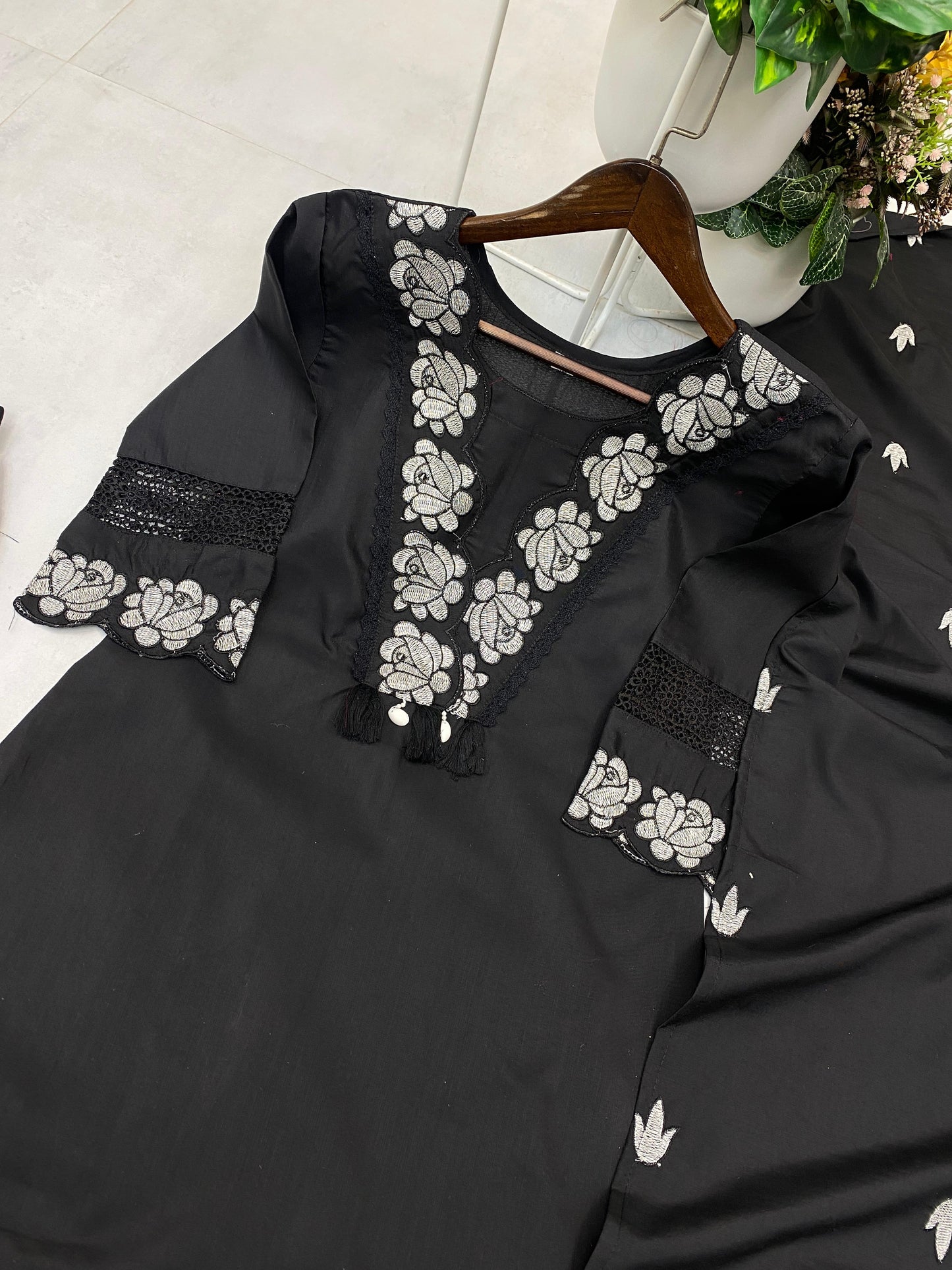 DESIGNER WEAR EXCLUSIVE AND COMFORTABLE SUIT IN REYON SLUB COTTON FABRIC TOP PANT WITH DUPATTA PAIR