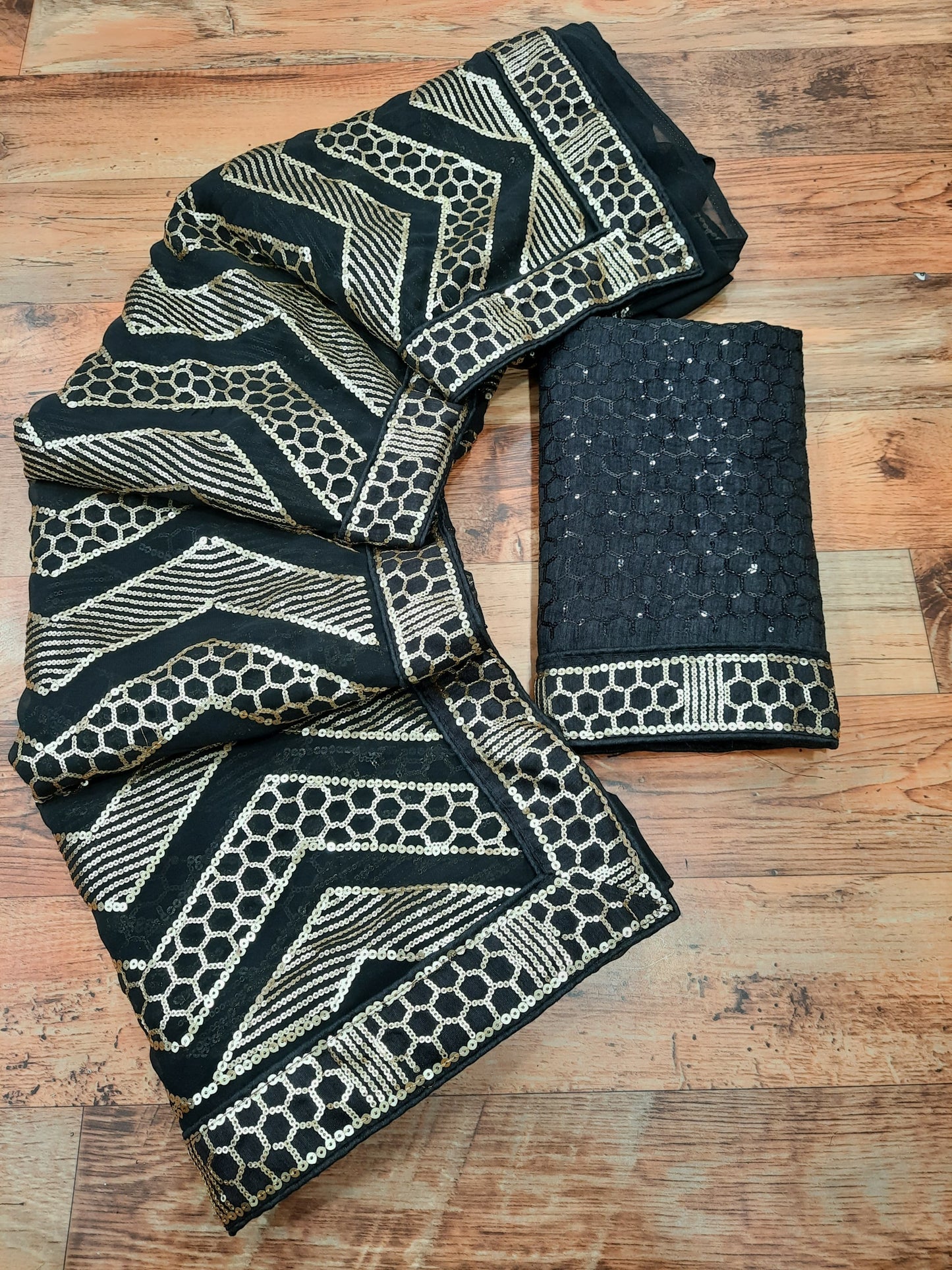 EXCLUSIVE BEAUTIFUL  GEORGETTE SAREE