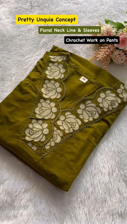 DESIGNER WEAR EXCLUSIVE AND COMFORTABLE SUIT IN REYON SLUB COTTON FABRIC TOP PANT WITH DUPATTA PAIR