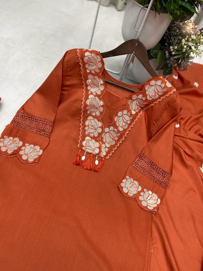 DESIGNER WEAR EXCLUSIVE AND COMFORTABLE SUIT IN REYON SLUB COTTON FABRIC TOP PANT WITH DUPATTA PAIR