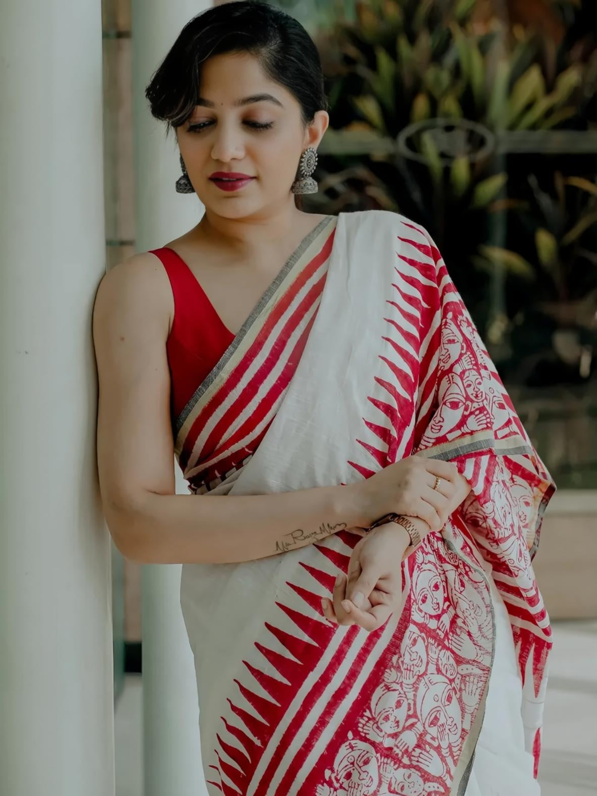Soft Linen Saree with Gold Zari Border & Digital Print | Elegant Festive Wear Saree